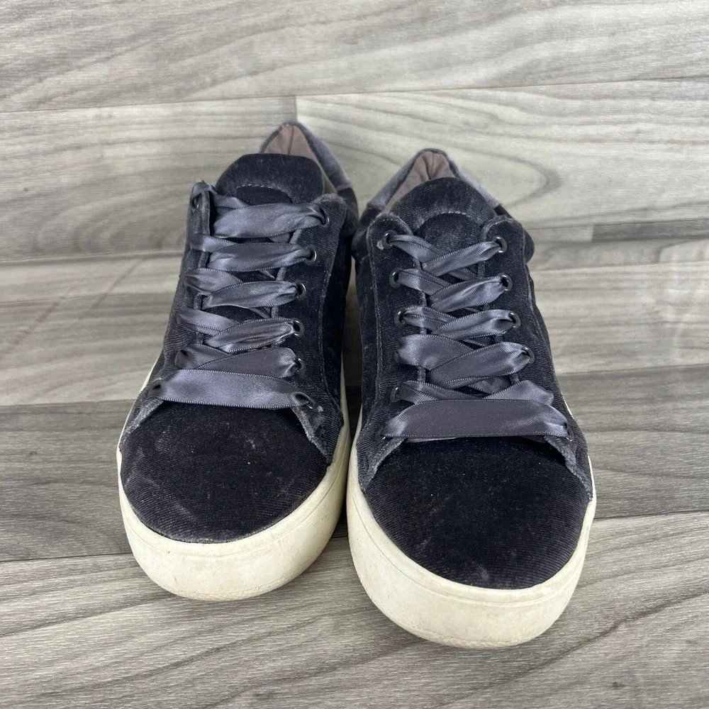 Big Buddha Sneakers Womens‎ 9 Gray Velvet Lace Up Flat Heel Casual Skater